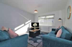 Parking - Sleeps 5 - 3 Bedroom - Freshly Renovated