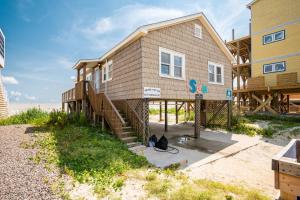 Beside the Sea by Oak Island Accommodations