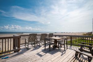 Beside the Sea by Oak Island Accommodations