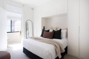 Surry Hills 3BR Family Home with Parking and Garden