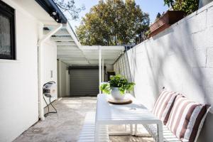 Surry Hills 3BR Family Home with Parking and Garden