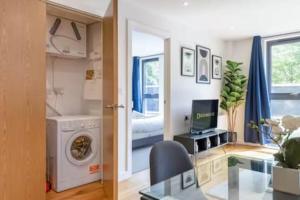 #76 Communication Suite, Birmingham Central - sleeps 2- Perfect for Business traveler and Couples