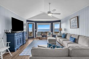 Big Cahoona Hill by Oak Island Accommodations