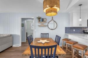 Big Cahoona Hill by Oak Island Accommodations