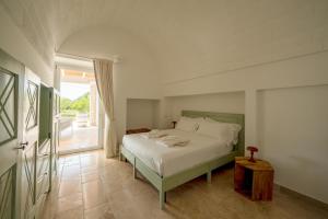 Trullo Vignaiolo with Private Pool in Ostuni