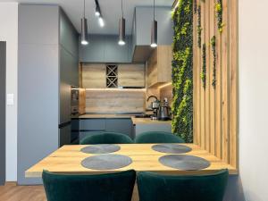 1BR Apartment| 6min to Centre |Free Street Parking