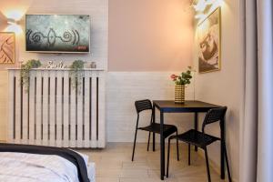 Stay Central - Modern Studios Steps from the Athenaeum