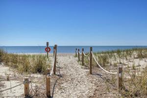 Blu Malibu by Oak Island Accommodations