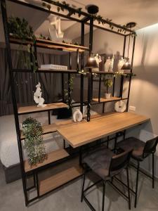 Modern Studio for 1 or 2 Guests Near Airport Free WiFi