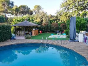 Studio avec chambre, piscine et terrasse au calme en pleine nature 8 personnes, Six-Fours-les-Plages Holy Riviera