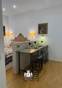 Juliets Boat in City Center - 3