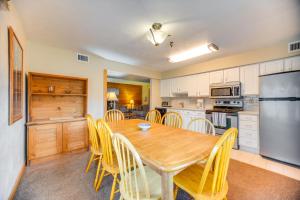 Resort Perks and Mtn Views Seven Springs Condo