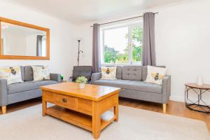Comfortable 3BED House with Garden & Parking