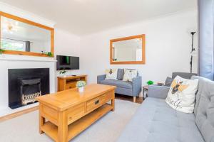 Comfortable 3BED House with Garden & Parking