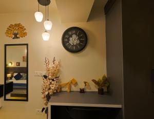 Suite 2 Stay- Private Jacuzzi Suite near 32nd Avenue
