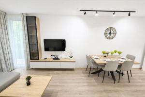 Stylish 1BR w Terrace | Work & Couples