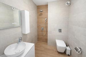 Stylish 1BR w Terrace | Work & Couples