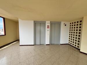 Estudio con piscina