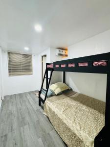 3BR w pool Near airport Condo with Work stations