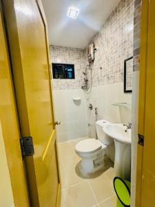 3BR w pool Near airport Condo with Work stations