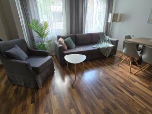 Rhein Living Apartment - Balkon und Rheinpromenade