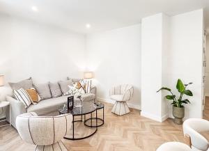 Modern 2-Bed Apartment, Heart of Málaga REMS
