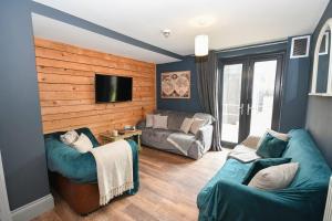 2 Private Rooms in Shared Apartment with Kitchen