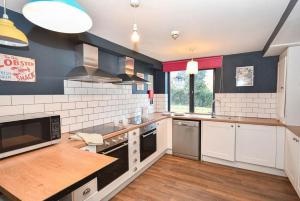 2 Private Rooms in Shared Apartment with Kitchen