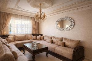 Traditional Luxury Apartment- Near Airport & Beach