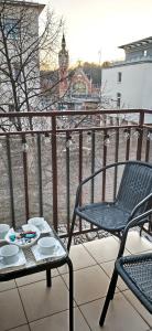 TAK BLISKO Stare Miasto, dworzec SO CLOSE Old Town, Railway Station