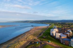 Sea view apartment at the beach!