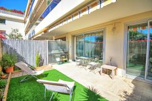 Luxury Apartment, Private Garden Sea within Walking Distance Parking