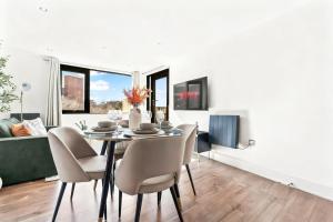 Birmingham City Centre - Free Parking & Netflix