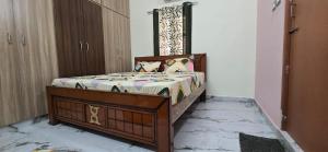 Mukunda 1bk king sized bedroom Ac