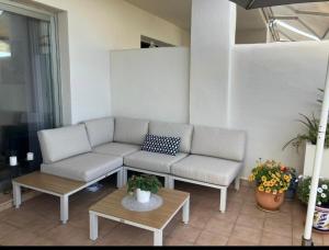 2 Bed Flat-Sleeps4-Pets-Pool-Parking-GolfClub