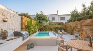 VACATION MARBELLA I Casa Savia, Private Pool, BBQ, Renovated in 2024, Luxury Ample Interiors, Next to Restaurants, 10min walk to the Beach