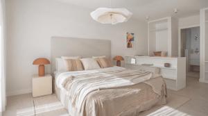 VACATION MARBELLA I Casa Savia, Private Pool, BBQ, Renovated in 2024, Luxury Ample Interiors, Next to Restaurants, 10min walk to the Beach