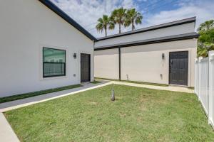 Walkable Studio w Pool in South Padre Island!