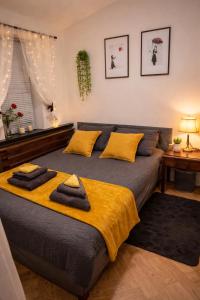 Luxury Smart 1-Bedroom Residence, Windsor,Slough, Sleeps 4, Garden, Parking