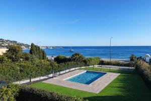 Villa Indigo - Sea view, pool and beach 50 m away