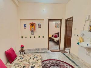Pyari Kunj Homestay , Near Bankey Bihari Temple