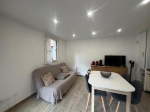 joli T2 proche du centre, en rez-de-chaussée pour 4 à 5 personnes, terrasse, Wi-Fi, parking