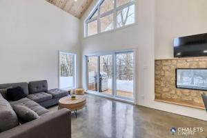 Chalet Altitude Riverfront Pet-Friendly