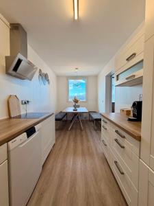 Stylish Apartment Balcony 2 BR Central