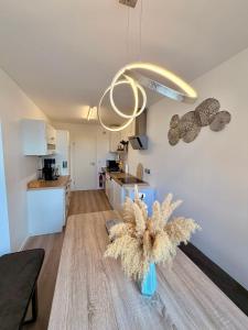 Stylish Apartment Balcony 2 BR Central