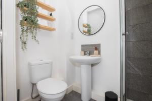 Modern 1BR Apartment - Free Parking - City Access