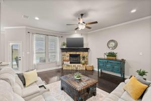 Heart of Ferris 3-BD 2-BA with Pool Patio & BBQ