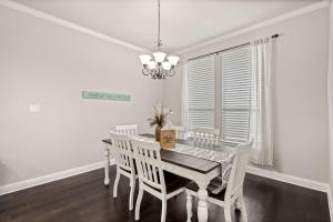 Heart of Ferris 3-BD 2-BA with Pool Patio & BBQ