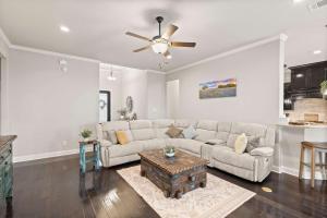 Heart of Ferris 3-BD 2-BA with Pool Patio & BBQ