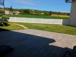 Grande maison plain pied, calme, proche A7,parking privé, idéal pro et famille nombreuse